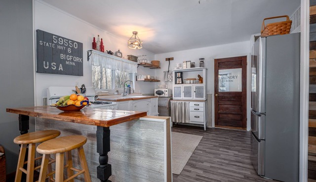 The Bigfork Riverside Retreat - No Cleaning Fee!