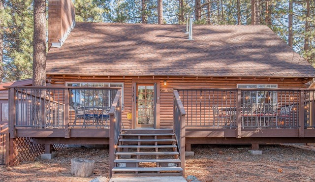 The Bijou Retreat is a pet-friendly South Lake Tahoe cabin with 2 king ensuites, private hot tub, fenced yard, and easy access to Heavenly, beaches, and hiking.