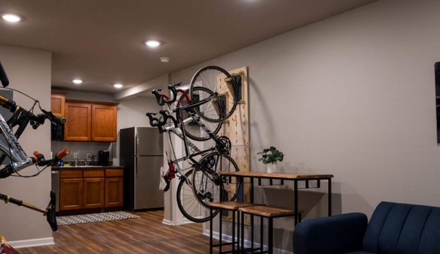 The Bike Inn #9, Razorback Greenway Cottage Double