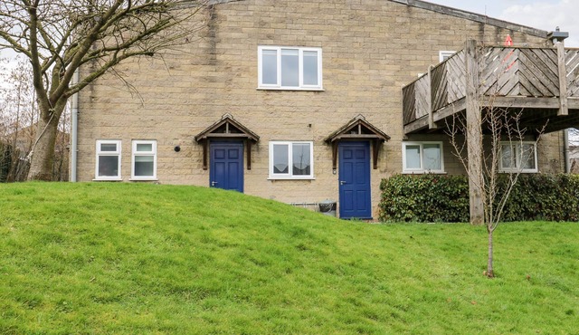 THE BIKE SHED, pet friendly, with open fire in New Mills