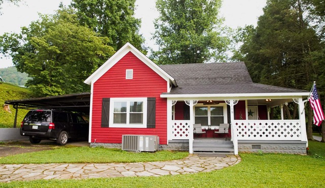 The Biketrail Bungalow-easily accessible and convenient to everything