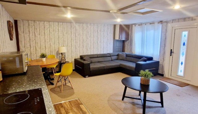 The Birch Cabin with hot tub