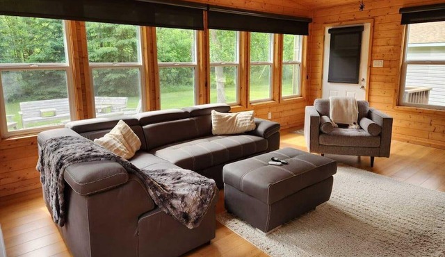 The Birch Grove Escape! Year round, park like setting, short walk to beach