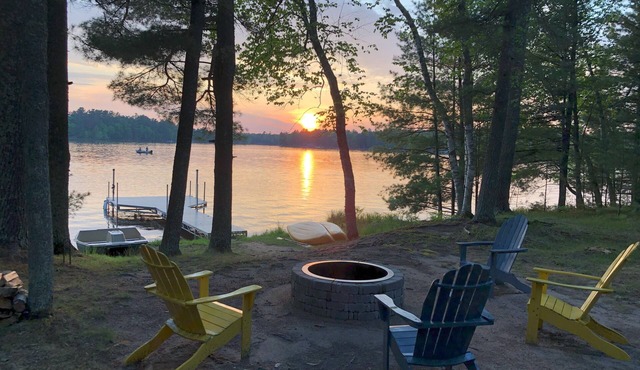 The Birches on Little Saint: Cozy and private cabin on lakefront w/private dock