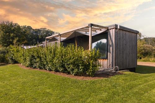 The Birdbox - Unique Hot Tub Cabin in Millport
