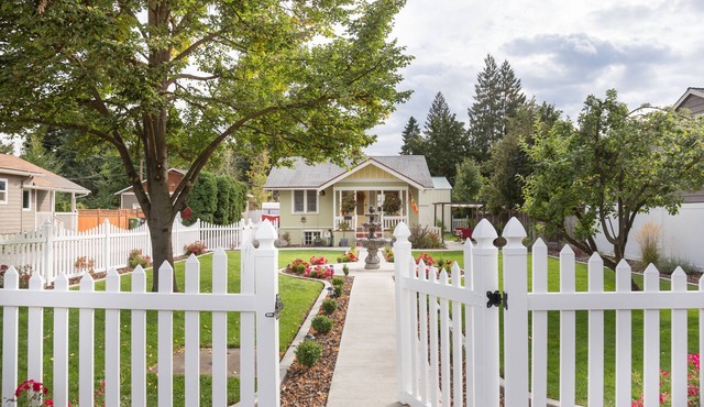 The Birdhouse - A charming cottage on the South Hill