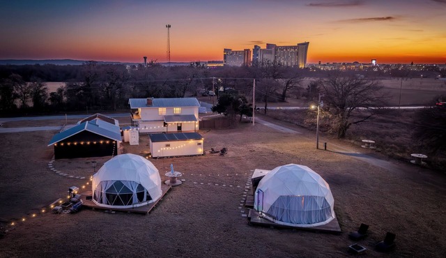 The Birdie Dome 2 Min to WinStar 20-Ft Window Workspace