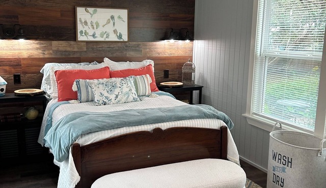 The Birds Nest -Long Term Rental Discount Available.