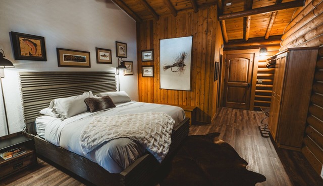 The Bitterroot Mile Club Cabin Room on The Bitterroot River