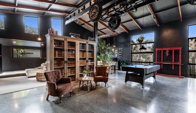 The Black Barn, private with Spa