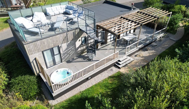 THE BLACK BARNACLE, family friendly, with hot tub in Portreath