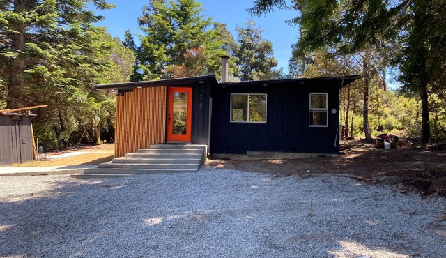The Black Cabin, spacious, secluded and tranquil.