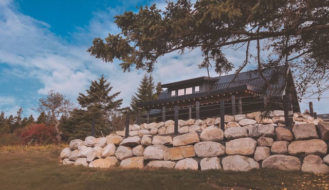 The Black Crow Lodge with w/Hot Tub & Views