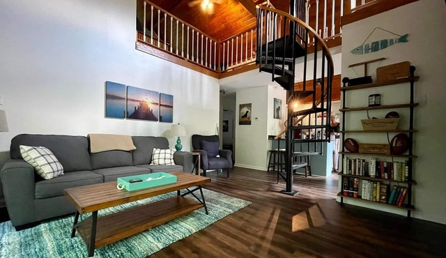 The Black Dog Cabin - Your Convenient Lake Gaston, Pet-Friendly Retreat