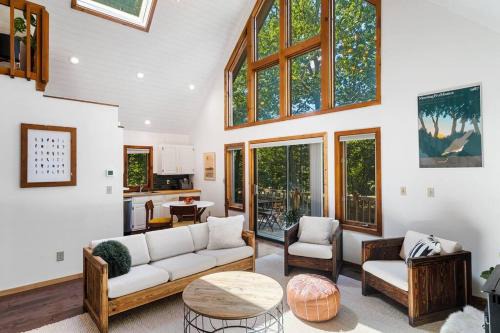 The Black Forest Chalet - Hot Tub, Hiking, Kayak