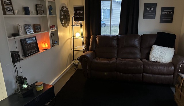 The Black House - 3 Beds - 2 bed rooms - ~ Close To Snowmobile Trail!