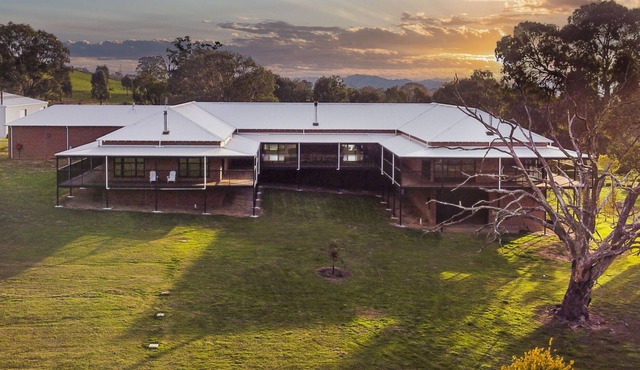 The Black Lambe - Luxury Escape in Mansfield