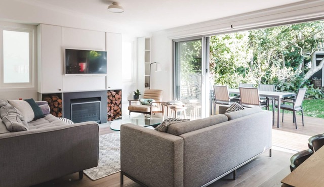 The Black Pearl – 4BR Beach House with Pavilion | 5-Min Flat Walk to Pearl Beach