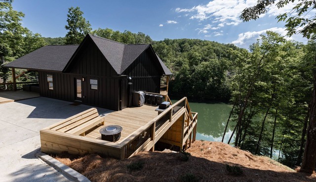 The Black Pearl on Norris Lake