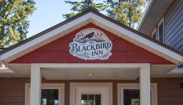 The Blackbird Inn on Rice Lake