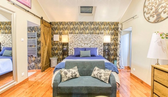 The blackbird's nest with sauna and jacuzzi.