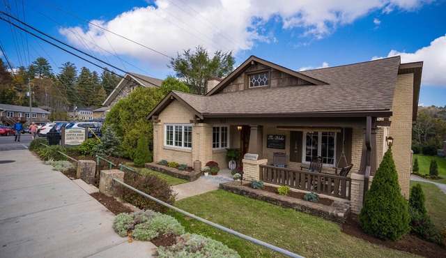 The Blake on Main St- NEW LUXURY RENTAL ON MAIN STREET BLOWING ROCK