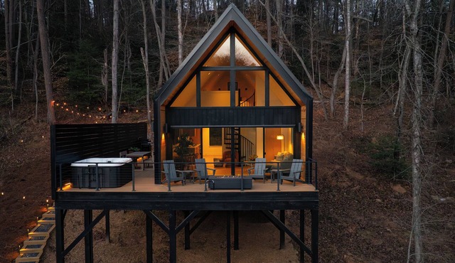 The Blend: Luxurious 2 BR A-Frame! Hot Tub! Fire Pit! Pond!