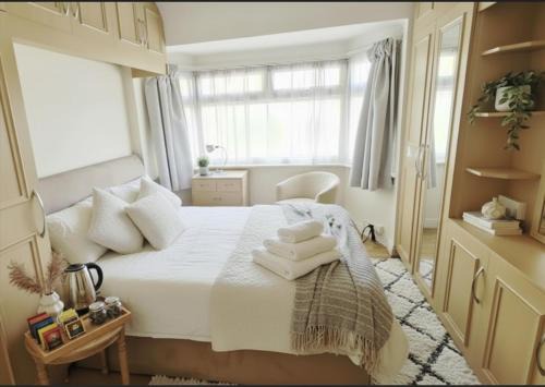 The Bliss House Peaceful Retreat Close Transport Links Central London in 15mins Close to Heathrow Airport