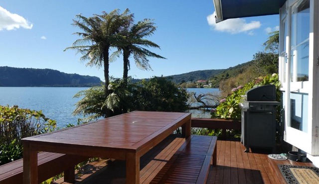 The Blue Bach - Lake Rotoiti Holiday Home