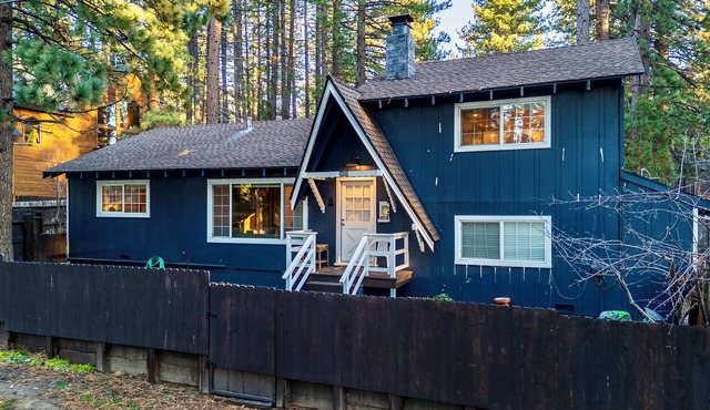 The Blue Bear Cabin is a 2 bedroom plus family room centrally located 2450P