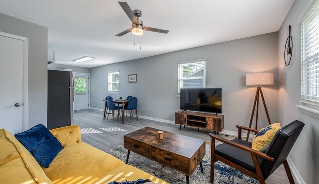 The Blue Bird, newly renovated modern home close to downtown Raleigh