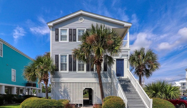 The Blue Bo - Second Row Home with 4 bedrooms and a bonus bedroom