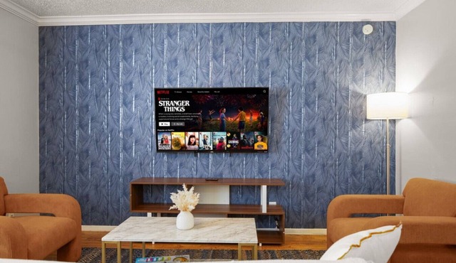 The Blue | Brentwood Suite Near Downtown ATX