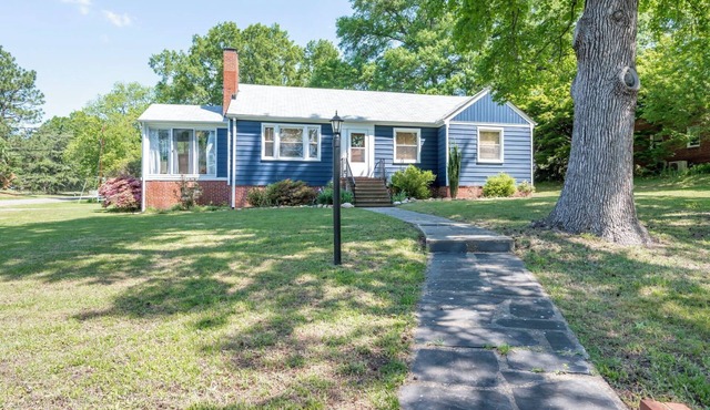 The Blue bungalow: 3-bedroom in Richmond