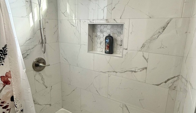 The Blue Bungalow 3bed/1bath, centrally located, WiFi, monthly rates available