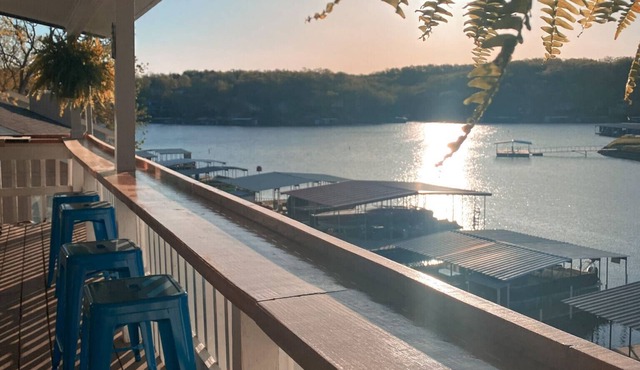 The Blue Bungalow - Private Dock/Quiet Cove - 3Bedroom/2 Bath