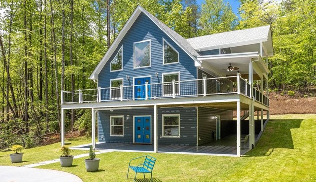 The Blue Cabin/Modern Cabin Lake Hartwell Near Clemson