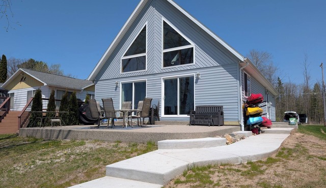 The Blue Chalet on Sage Lake! - near boat launch - pontoon available for rent