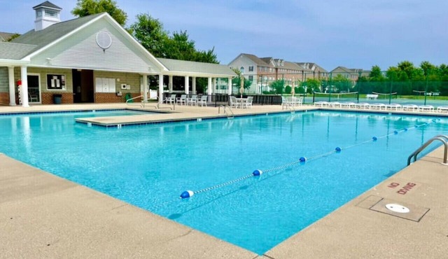 The Blue Chill! A 4 Bedroom Townhouse w/Pool!