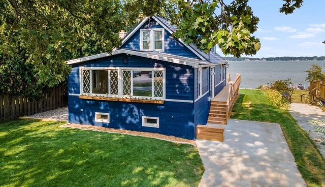 The Blue Cottage on Eagle Lake