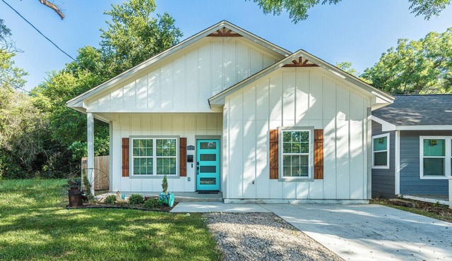 The Blue Door- 6 min to Silos/Baylor/Downtown