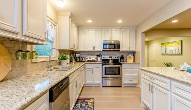 The Blue Door Bungalow - Luxury Home Downtown Houston