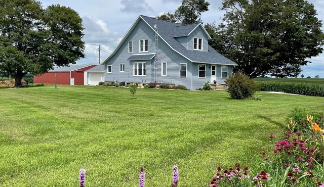 The Blue Farmhouse: a quiet place to relax and enjoy the country life!