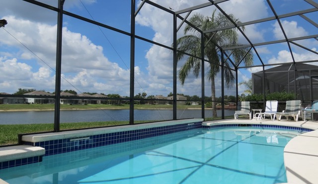 The Blue Flamingo Lake House Near Disney