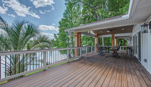 The Blue Heron - Lake Front Views