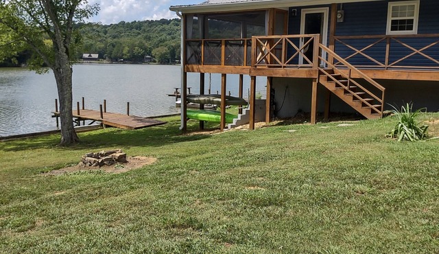 The Blue Heron - Lake Side Chalet
