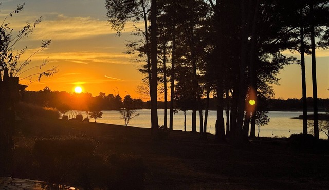 The Blue Heron Lakehouse! Superb 6-BR home Logan Martin Lake in charming Lincoln