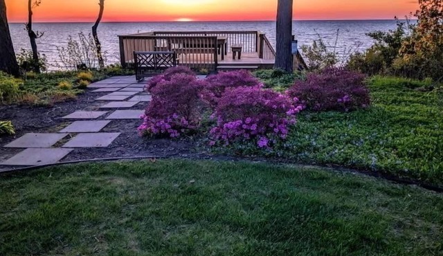 The Blue Heron on Lake Michigan, private beach, hot tub, indoor fireplace and outdoor fire table. Fully stocked home. Just pack your clothes and everything else you need is there, including beach towels and chairs.