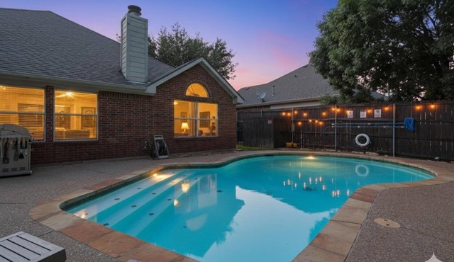 The Blue Holly - Bright & Spacious with a Pool