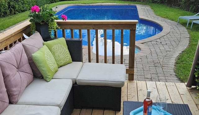 The Blue House - 4 Bedrooms + Pool - Perfect for the Whole Family!